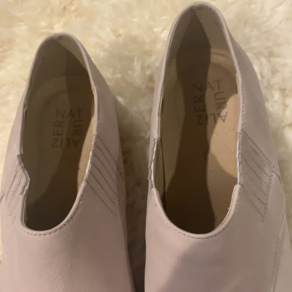 New super cute nude/pink booties Naturalizer - Picture 4 of 5